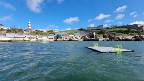 Read more about the article Plymouth Sound swimming pontoons to be put away for the winter