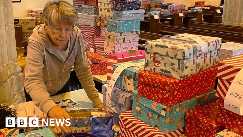 You are currently viewing Devon church collects 500 Christmas presents for shoebox appeal