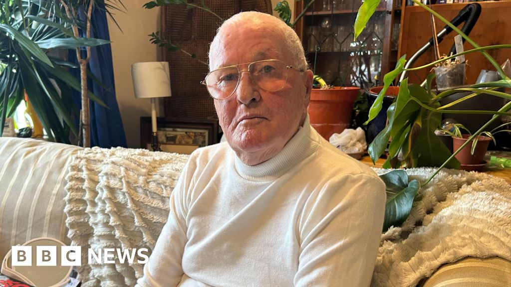 You are currently viewing Online dating site ‘cleaned out’ Liskeard pensioner’s account