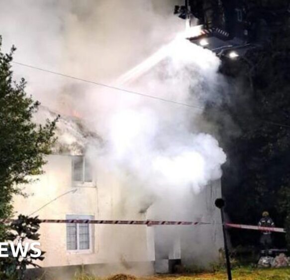 Firefighters tackle thatched cottage fire in Hinton, New Forest