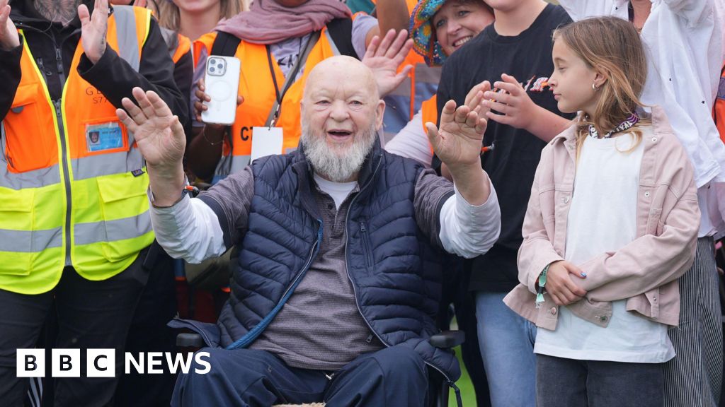 You are currently viewing ‘Glastonbury Festival is what’s keeping me going’