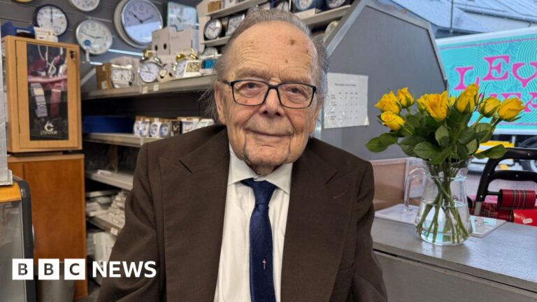 Read more about the article Owner of Nailsea’s oldest shop celebrates 100th birthday