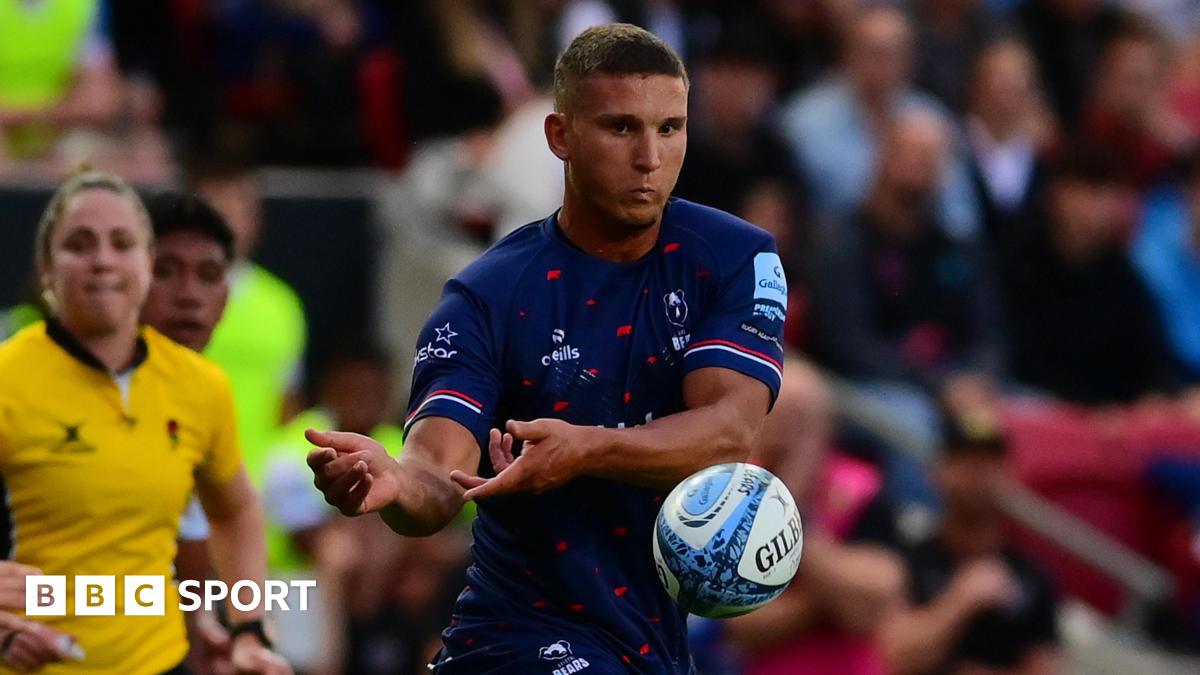 You are currently viewing Harry Ascherl: Exeter sign centre following a trial with the club