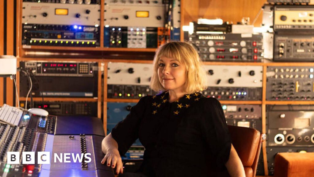 You are currently viewing Little Boots aims to ’empower’ aspiring musicians at Bath Spa Uni