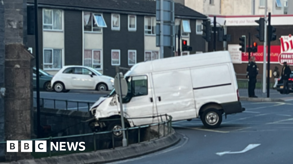 You are currently viewing Plymouth man arrested after multiple crashes involving stolen van