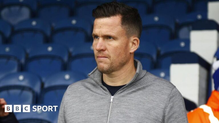 Read more about the article Gary Caldwell: Exeter City boss praises side despite Stockport defeat