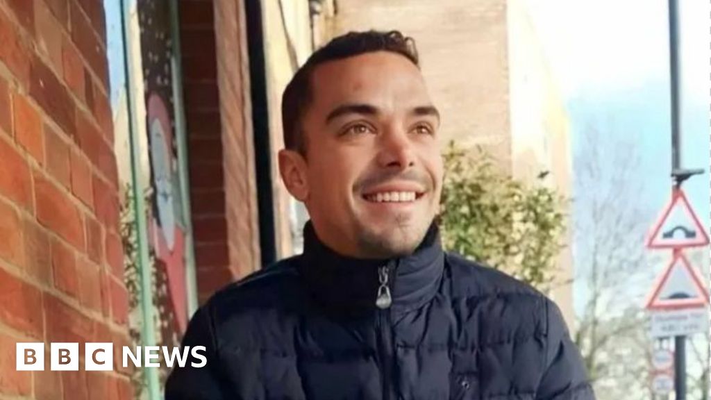 You are currently viewing Family berates Home Office and NHS over Portland barge death