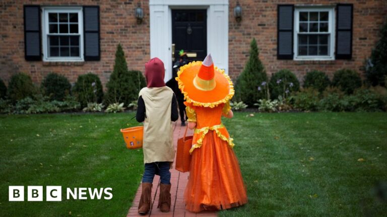 Read more about the article Avoid single-use plastics for Halloween, Cornwall charity urges