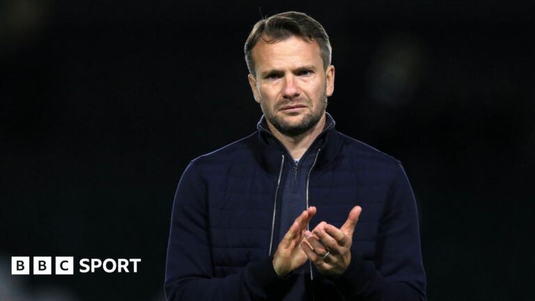 Read more about the article Tom Cleverley: Plymouth head coach ‘right person’ for job – Argyle chief