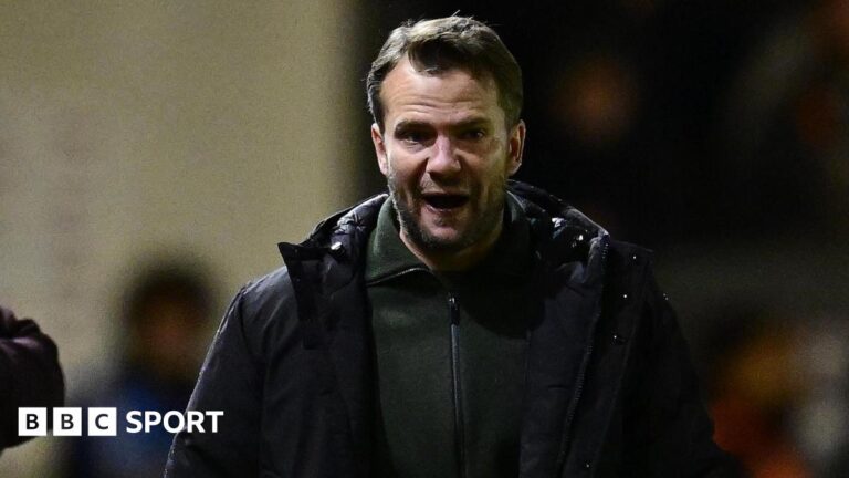 Read more about the article Tom Cleverley: Plymouth Argyle boss demands ‘more edge and devil’