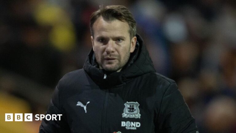 Read more about the article Tom Cleverley: Plymouth boss says he doesn’t have ‘nine lives’