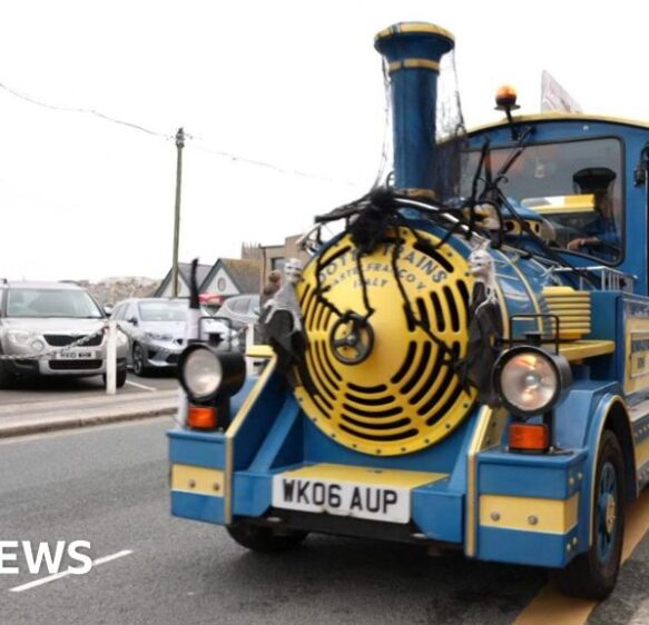 Newquay Land Train taking final passengers before move to Wales