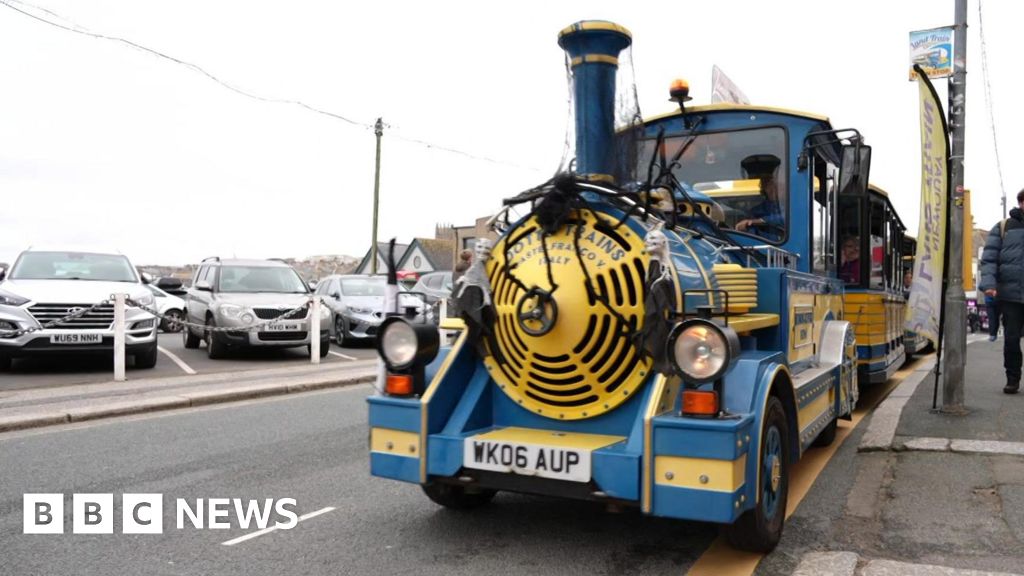 You are currently viewing Newquay Land Train taking final passengers before move to Wales