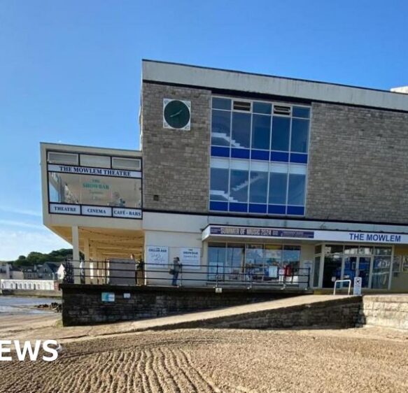 Swanage Mowlem theatre leaking roof repairs to start in new year