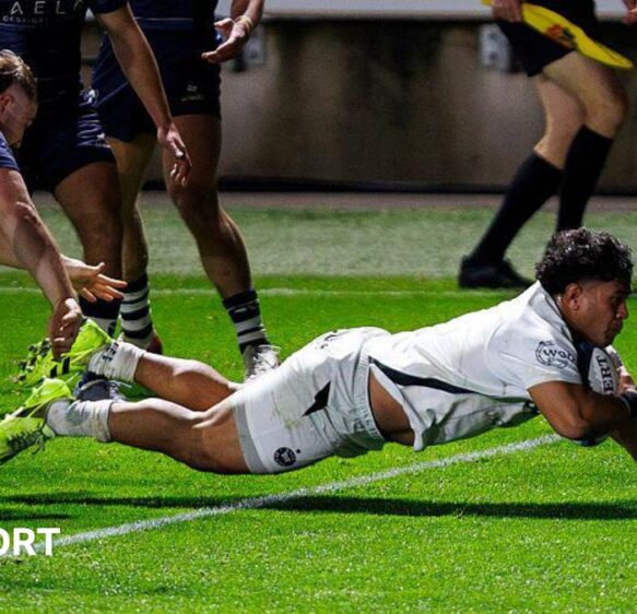 Prem Rugby Cup: Wins for Bath and Leicester Tigers