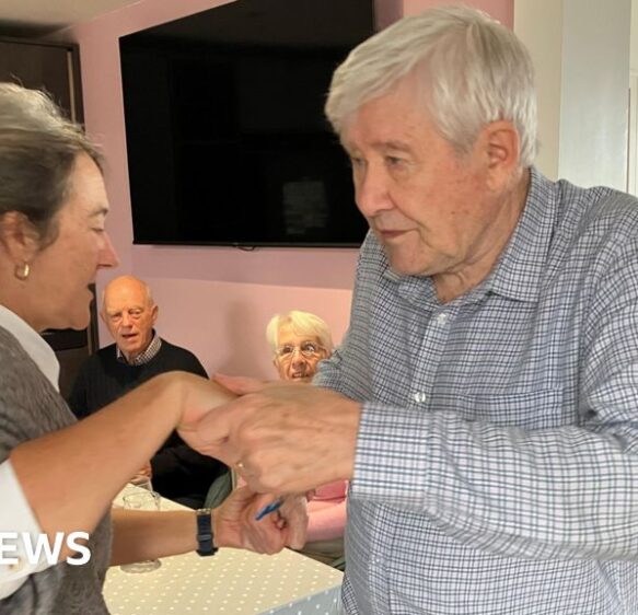 Home-based dementia day care service seeks hosts