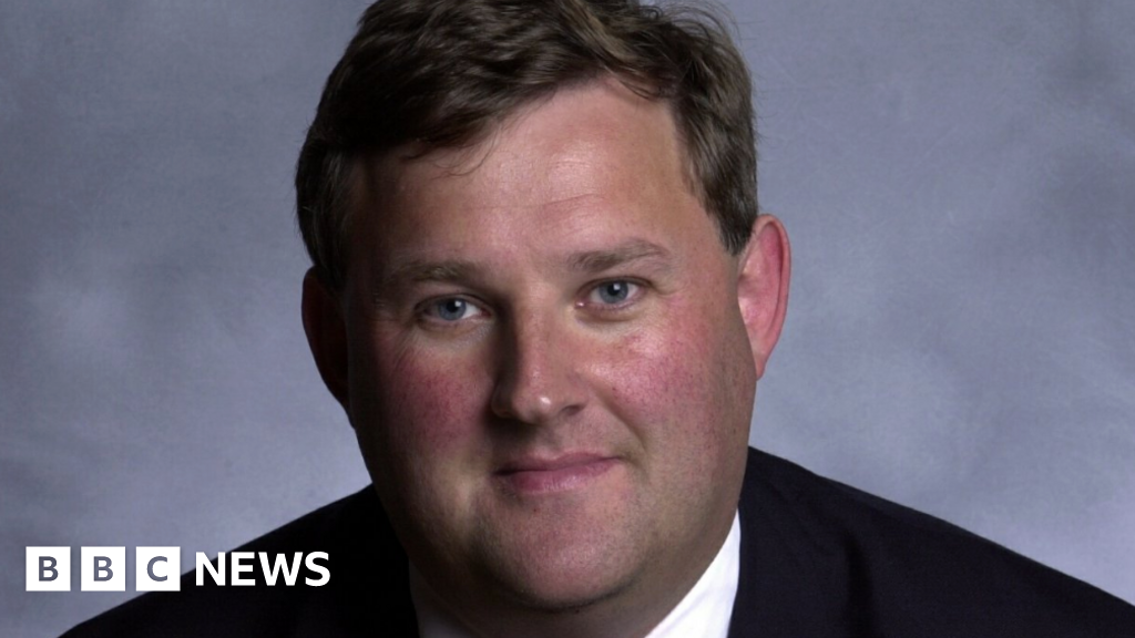 You are currently viewing Tributes paid to former Plymouth MP Oliver Colvile