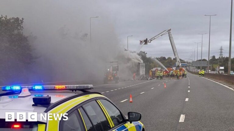 Read more about the article Lorry fire on M5 near Exeter causes delays and long queues