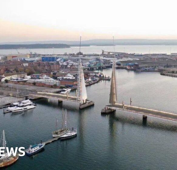 Poole’s Twin Sails bridge repair hit by manufacturing delay