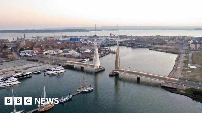 Read more about the article Poole’s Twin Sails bridge repair hit by manufacturing delay