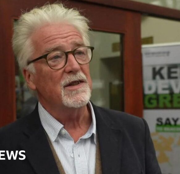 Hundreds turn out to oppose Holsworthy mega solar farm plans