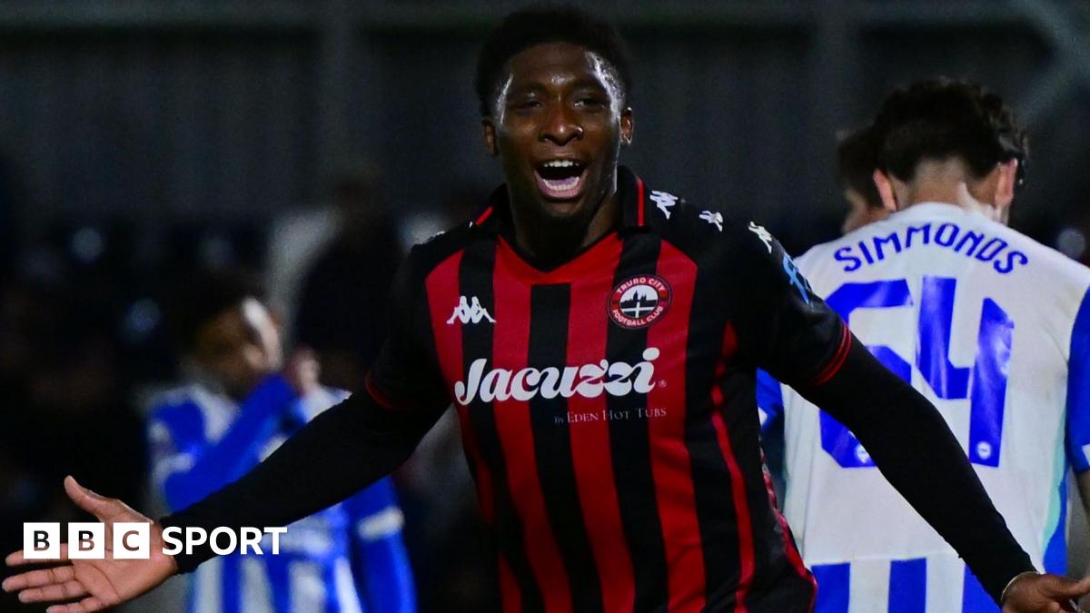 You are currently viewing Truro City boss John Askey pleased with improving side after cup win