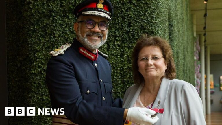 Read more about the article Chard mental health champion recieves British Empire Medal