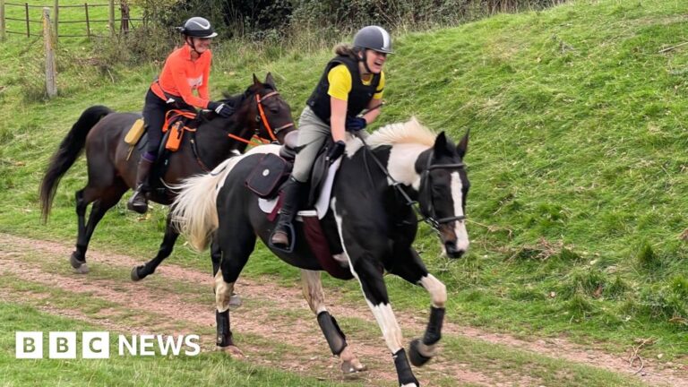 Read more about the article Horses and runners compete in Quantock Hills challenge