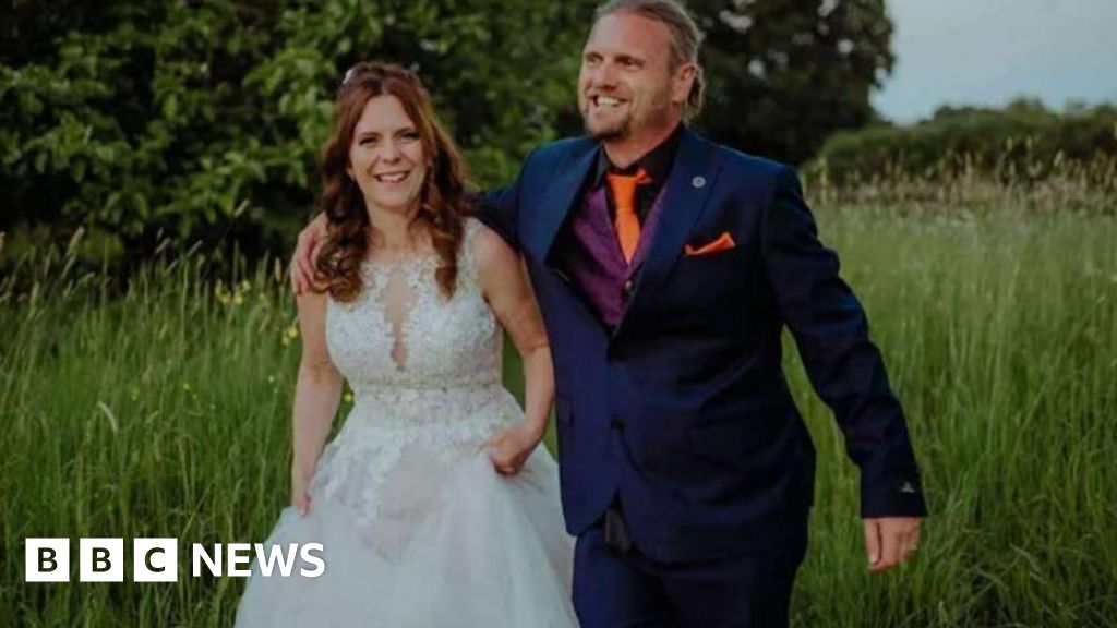 You are currently viewing Tributes to couple found dead campervan in Burley, New Forest