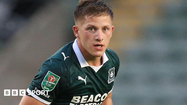 Read more about the article Ayman Benarous: ‘Freak’ knee injury rules out Plymouth midfielder