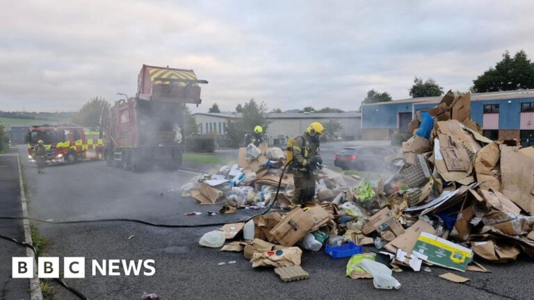 Read more about the article Warning over dumped batteries after Devon bin lorry fire