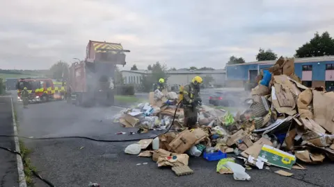 Read more about the article Warning over dumped batteries after Devon bin lorry fire