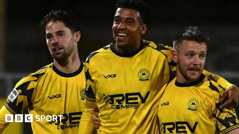Read more about the article Torquay return to winning ways with 3-0 Chippenham Town triumph