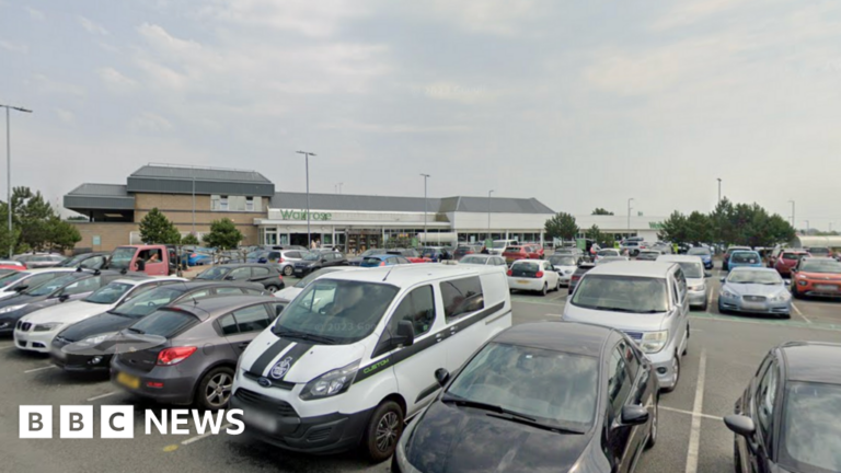 Read more about the article Woman dies in Saltash supermarket car park crash