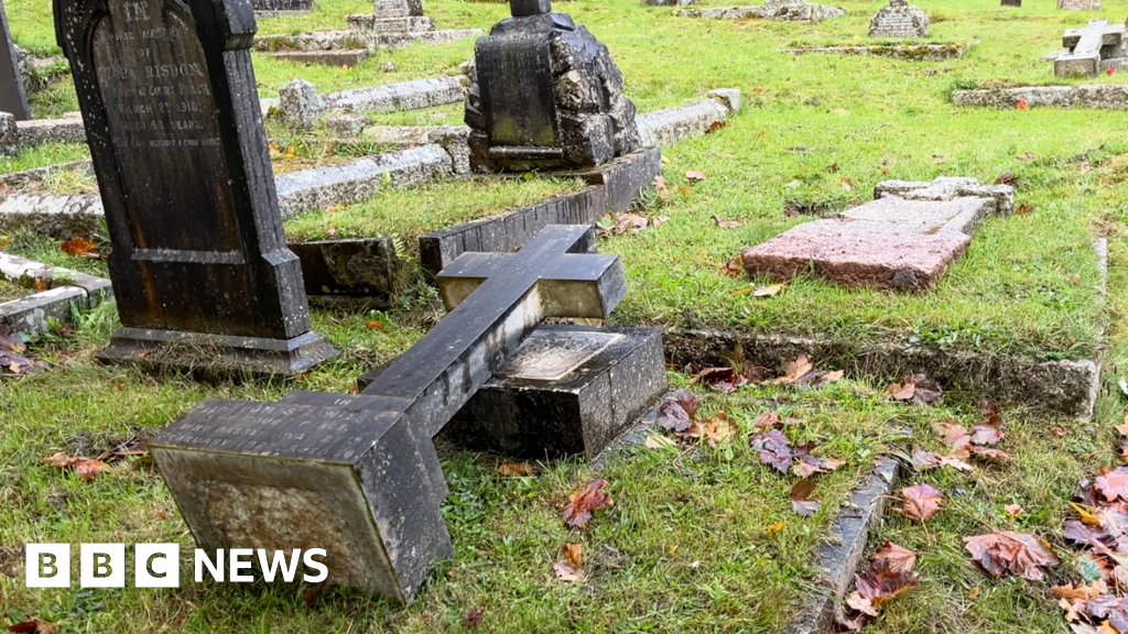 You are currently viewing Maintaining 135-year-old Somerset graveyard ‘impossible’