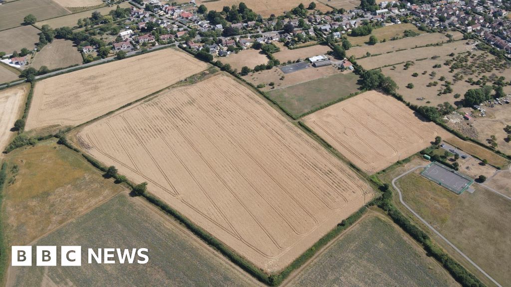 You are currently viewing Somerset villagers raising £70,000 to fight plan for 100 homes