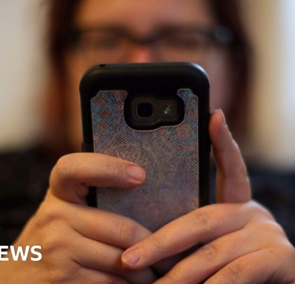 Cornwall Council campaign encourages parents to put phones away