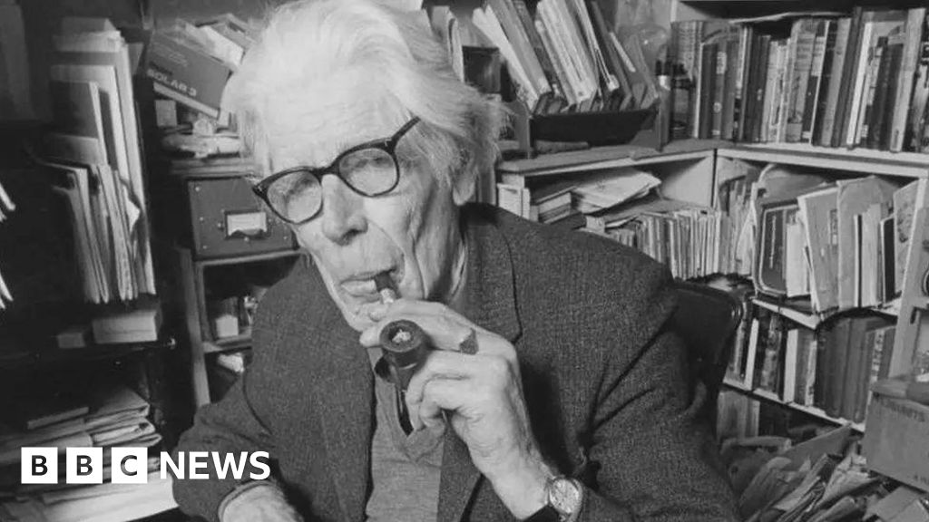 You are currently viewing ‘Blue plaque for children’s author’ and ‘haircuts for the homeless’