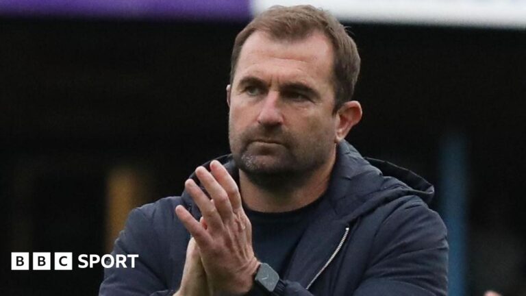 Read more about the article Paul Wotton: Torquay United boss frustrated after 1-0 loss at Chesham