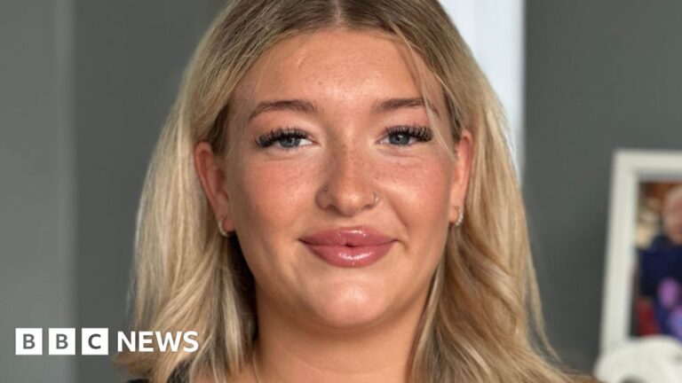 Read more about the article The teen who grew up in crisis but turned her life around