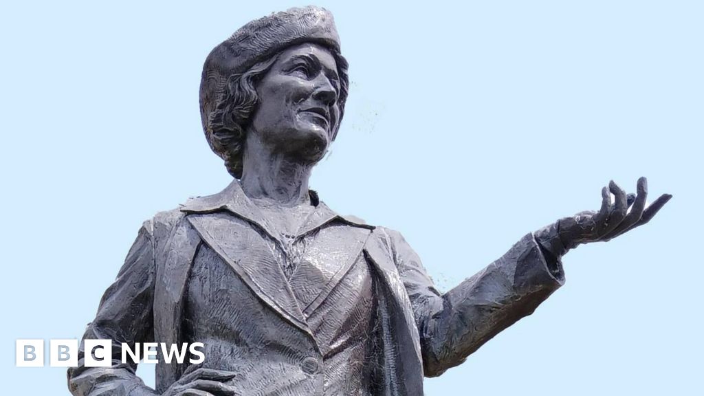 You are currently viewing Nancy Astor statue in Plymouth removed to fix wobble