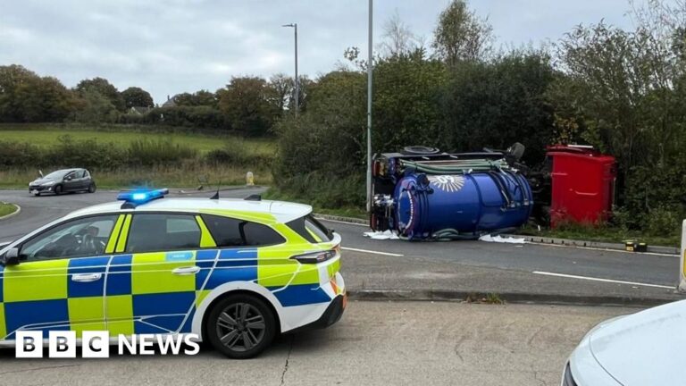 Read more about the article Three-vehicle crash on A30 Devoran roundabout