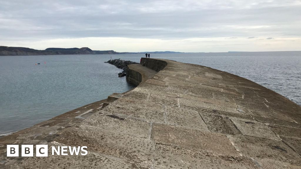 You are currently viewing Dorset Council proposes emergency repairs to harbour wall