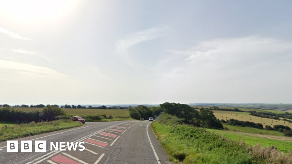 You are currently viewing Driver dies in two-car crash on A37 near Maiden Newton