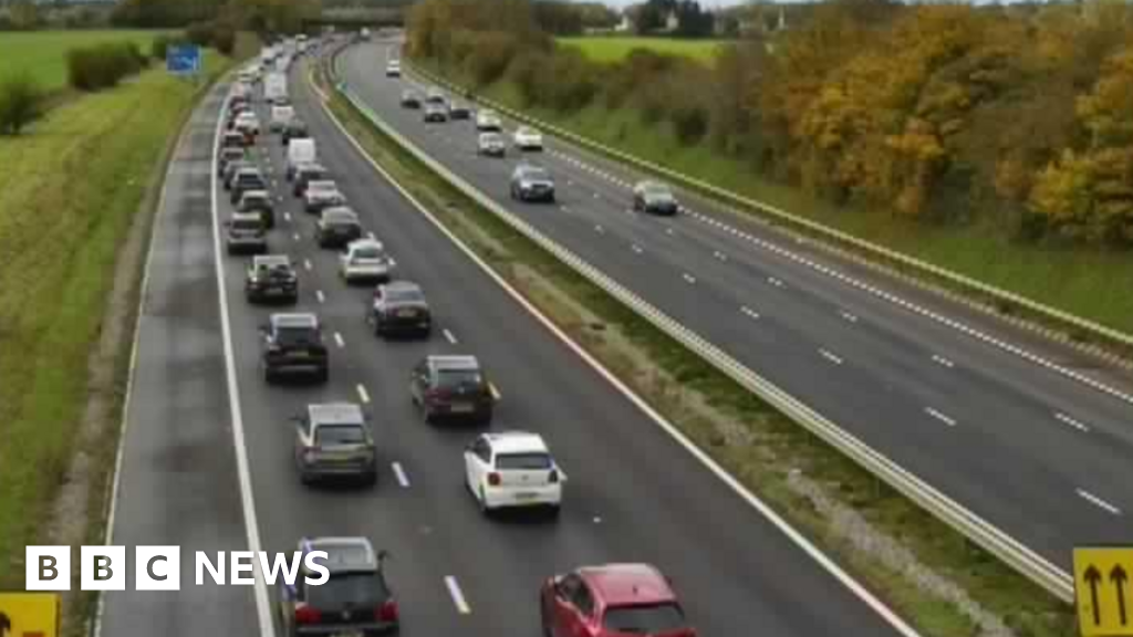 You are currently viewing Heavy M4 traffic on second day of closure