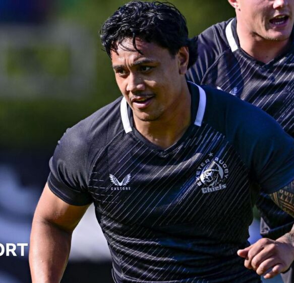 Len Ikitau and Tom Hooper: Exeter hand debuts to Australia duo