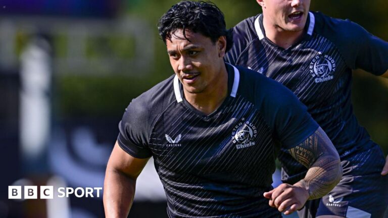 Read more about the article Len Ikitau and Tom Hooper: Exeter hand debuts to Australia duo