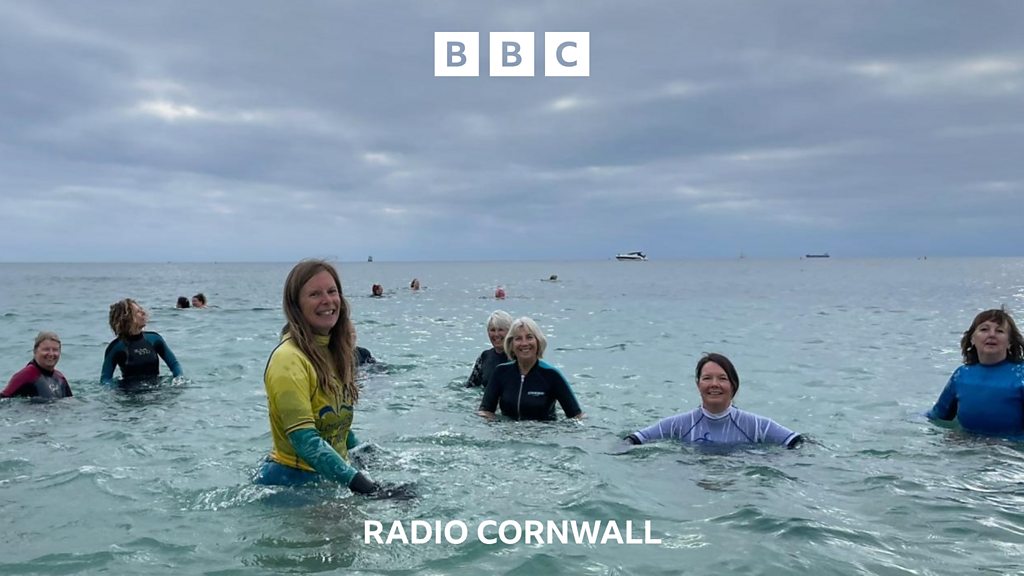 You are currently viewing Daily Dip for Dave sea swim at Gyllyngvase beach