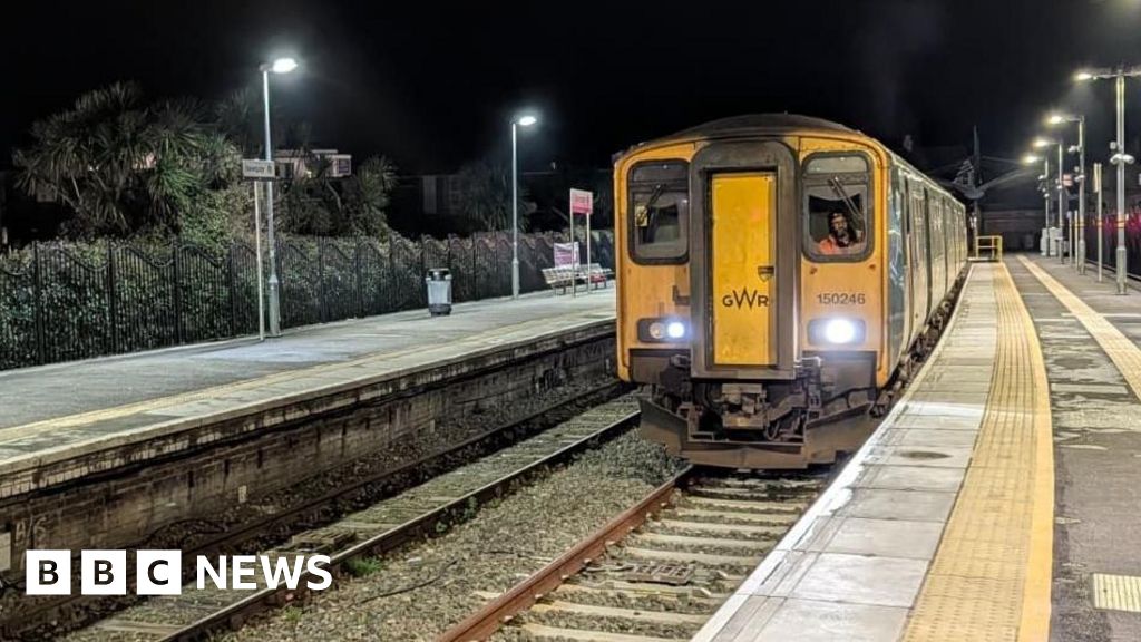 You are currently viewing Second platform at Newquay station reopens after nearly 40 years