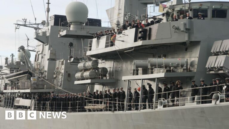 Read more about the article HMS Richmond welcomed home to Plymouth after eight months